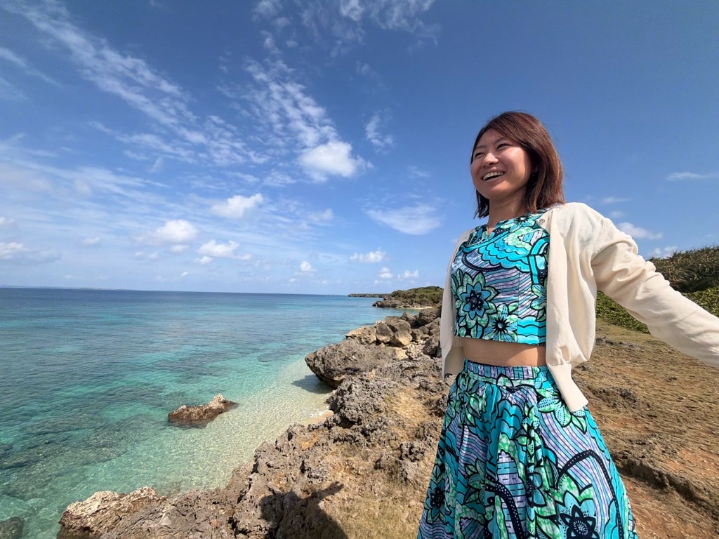海辺の女性